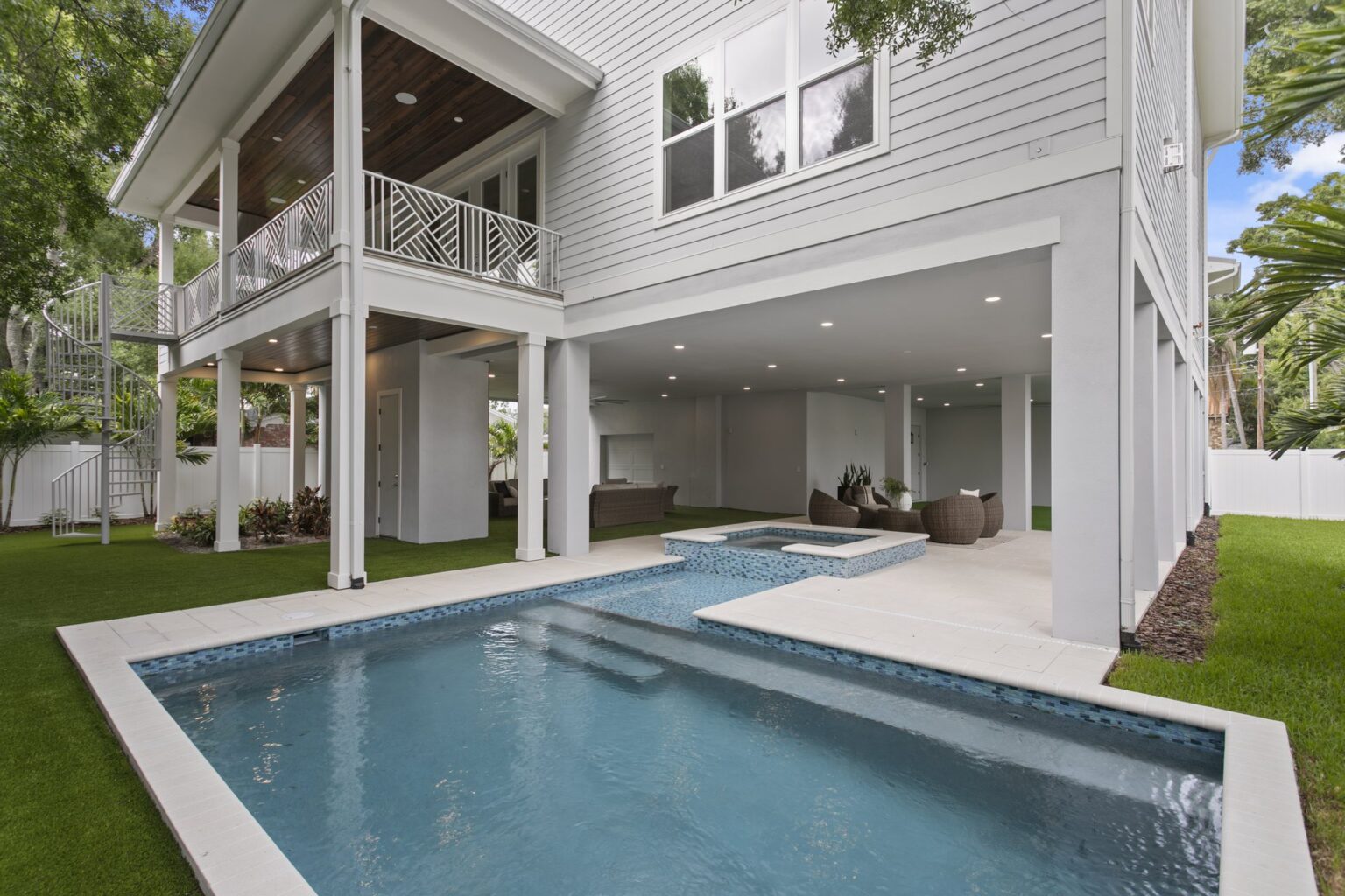 2312 S Occident ground level: Steps from the pool