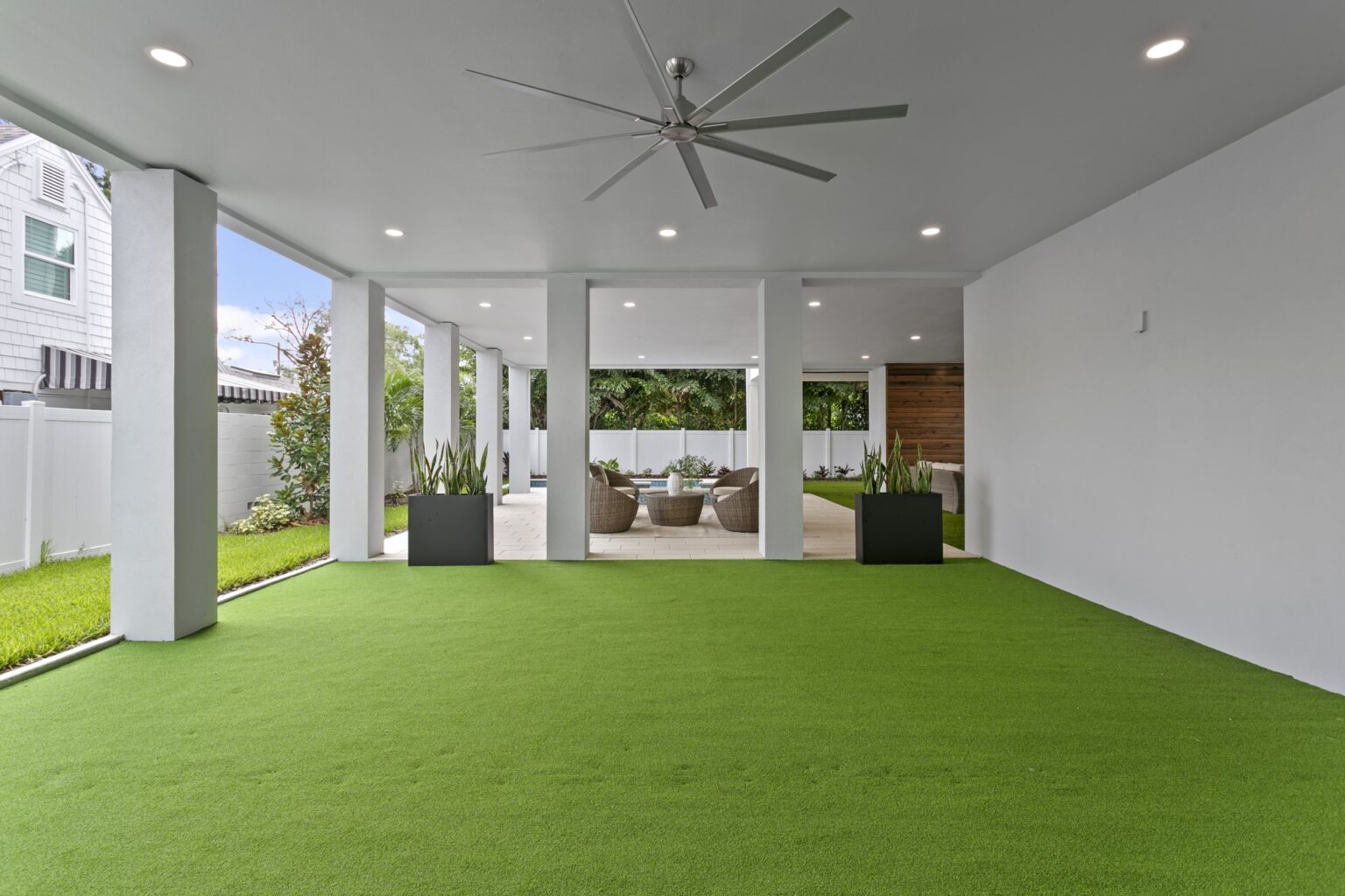 2312 S Occident ground level: Ground level